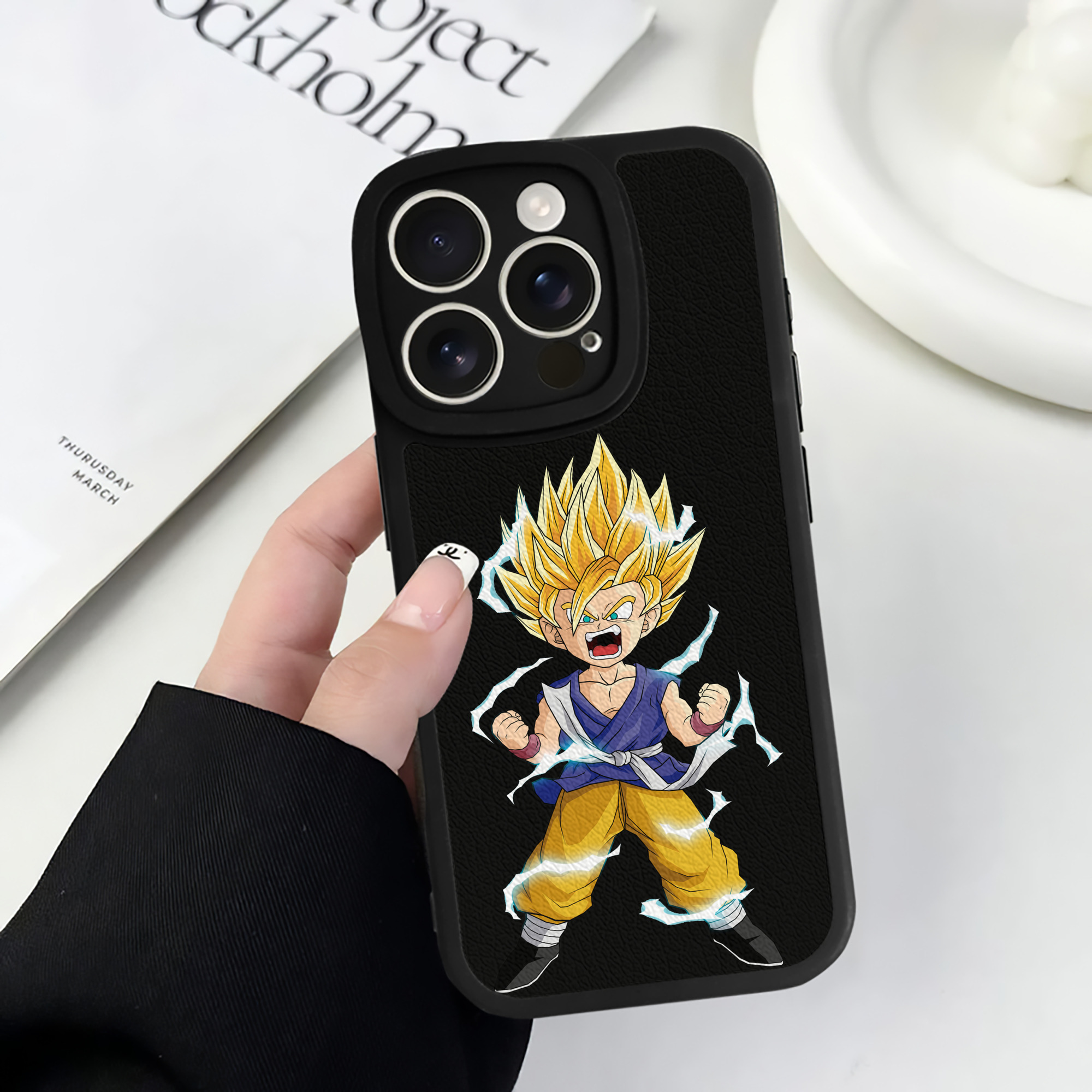 （画像用） ドラゴンボール 孫 悟飯（そんごはん）DRAGON BALL Son Gohan 【iPhone 16シリーズ対応】シリコンスマホケース（レザー調） 材質：シリコン